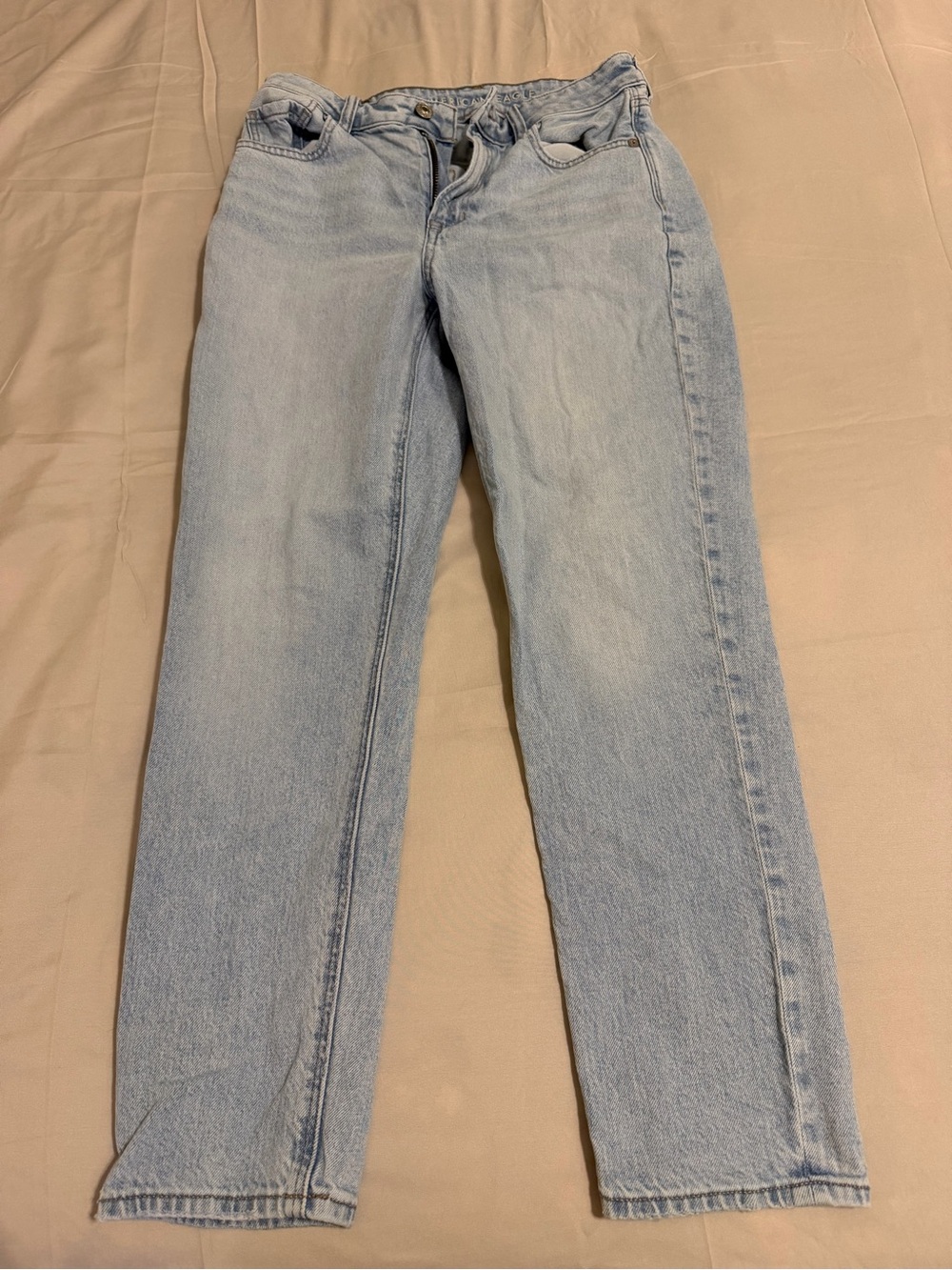 Women’s American Eagle Outfitters Light Wash Mom Jeans